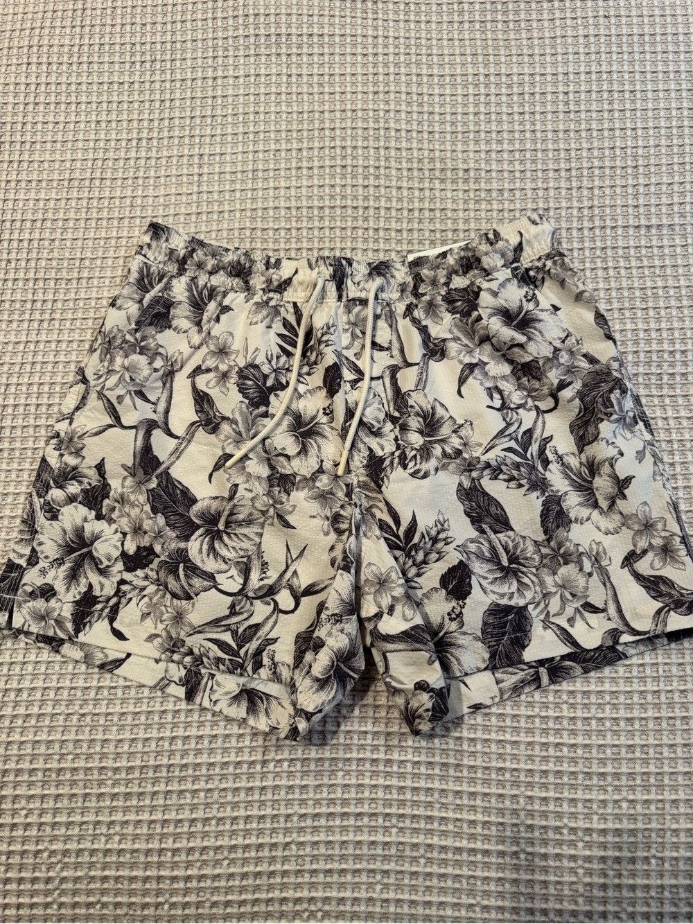 Men’s American eagle swim trunks brand new